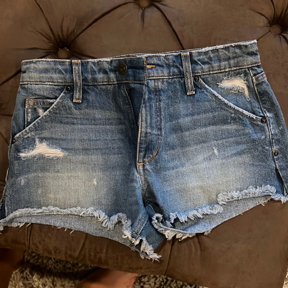 LIKE NEW Joe’s jean shorts size 25